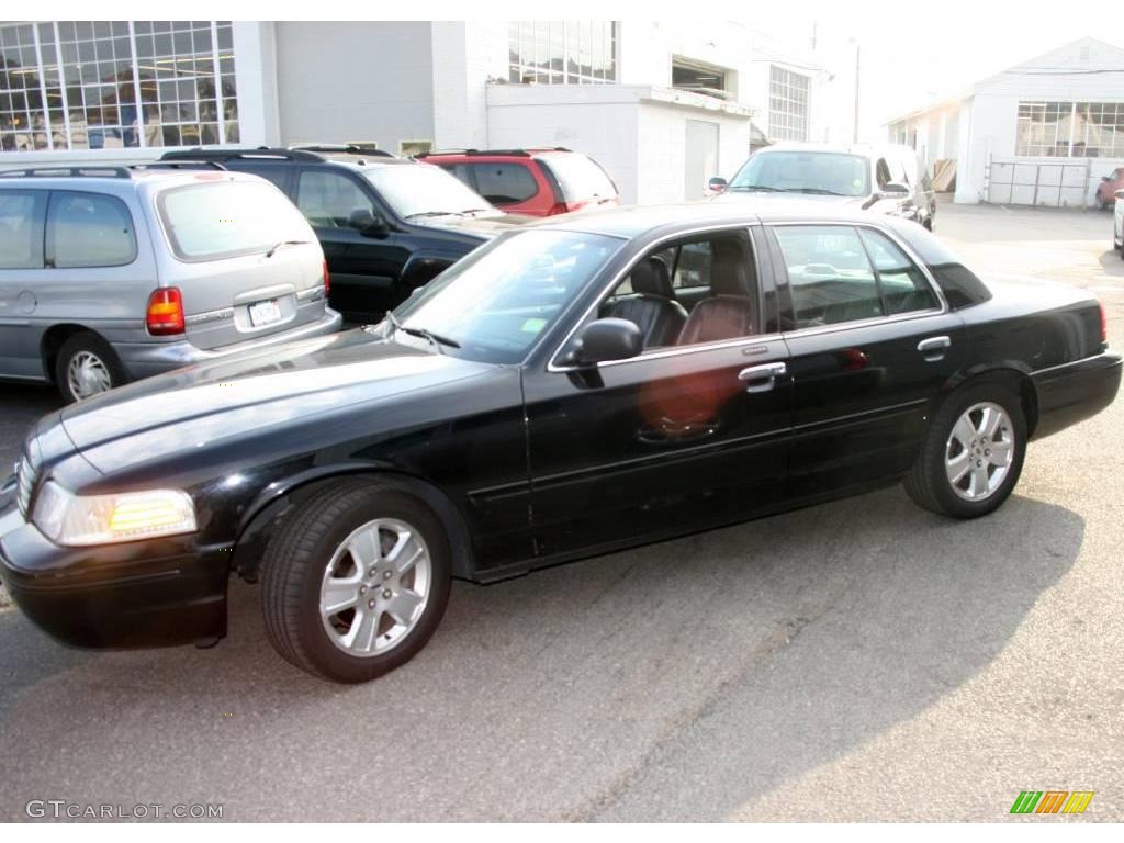 2003 Crown Victoria LX - Black / Dark Charcoal photo #6