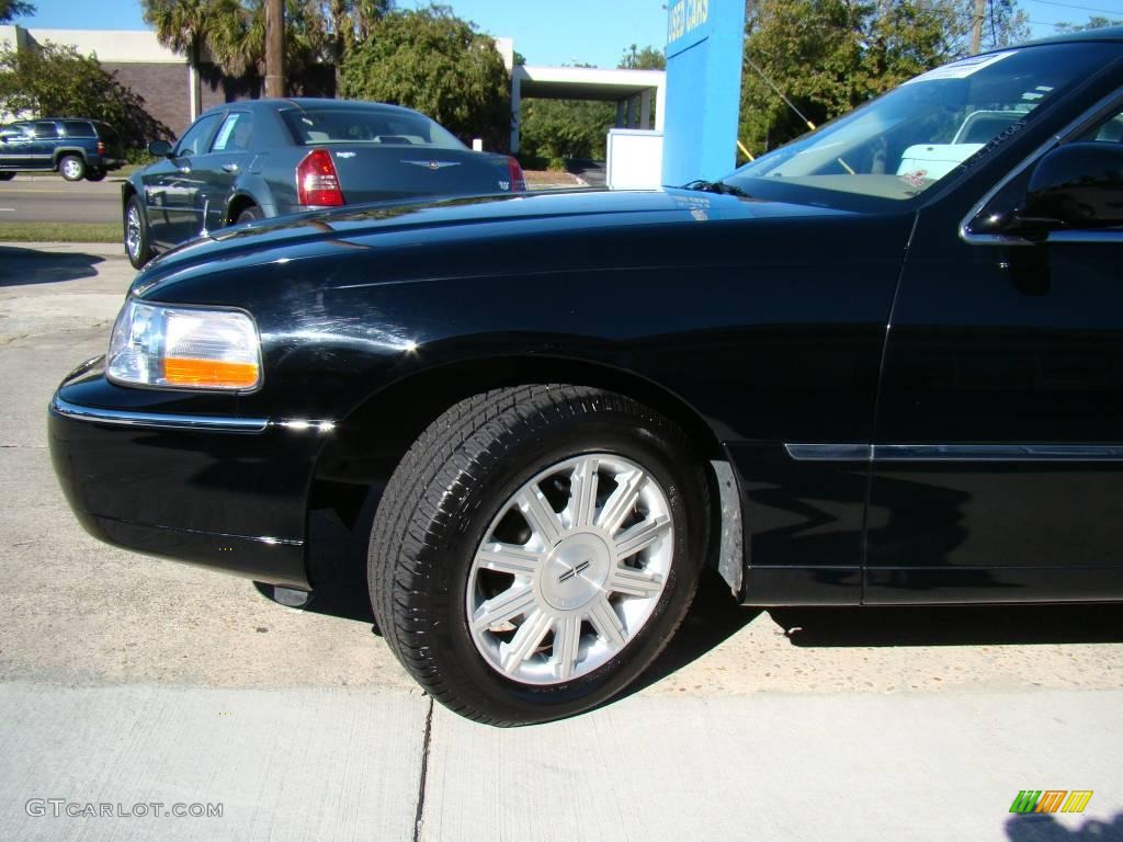 2008 Town Car Signature Limited - Black / Light Camel photo #26