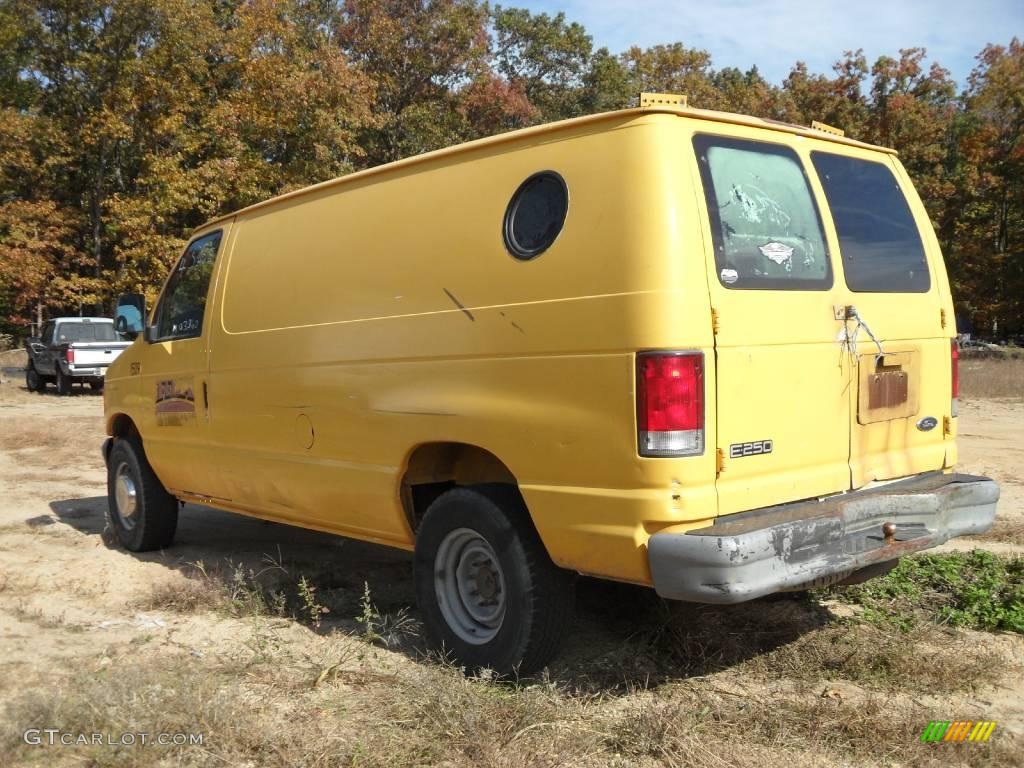 2000 E Series Van E250 Commercial - Yellow / Medium Graphite photo #7