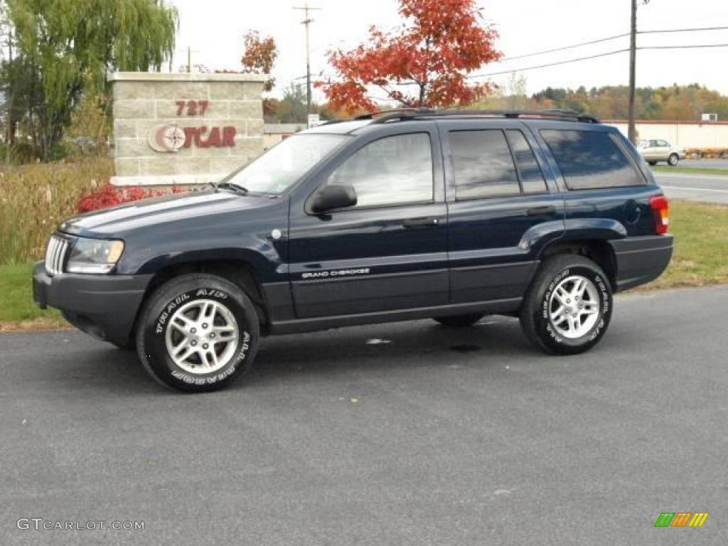 2004 Grand Cherokee Laredo 4x4 - Midnight Blue Pearl / Dark Slate Gray photo #1