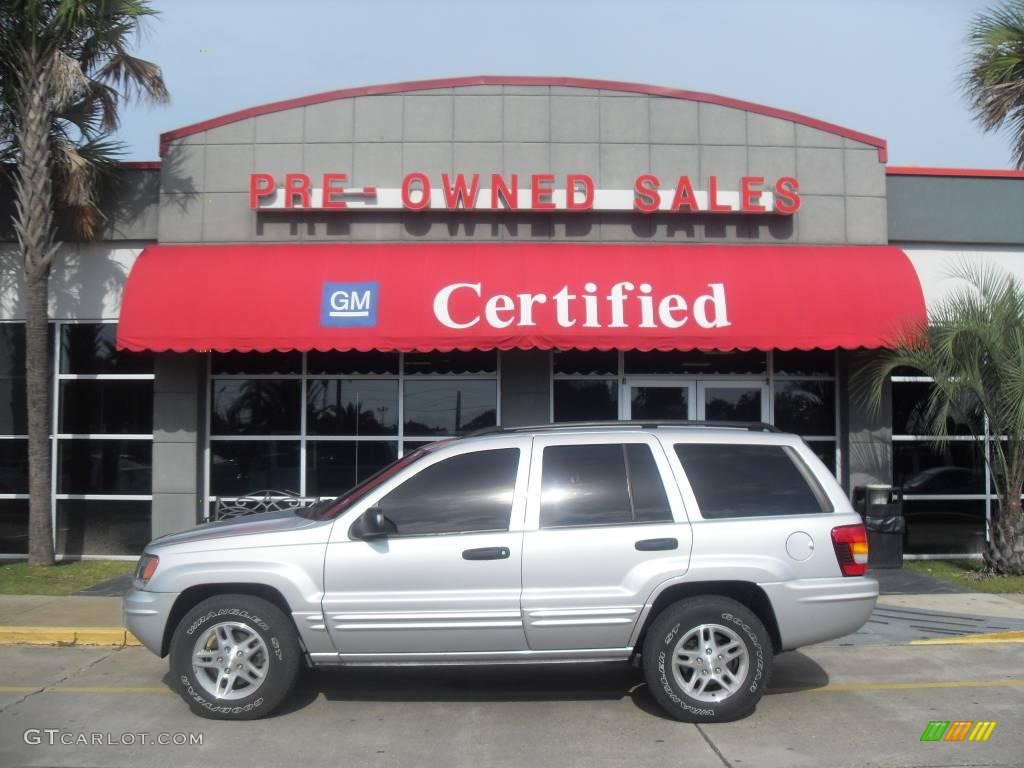 2004 Grand Cherokee Laredo - Bright Silver Metallic / Dark Slate Gray photo #1