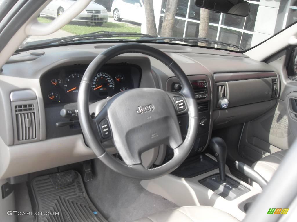 2004 Grand Cherokee Laredo - Bright Silver Metallic / Dark Slate Gray photo #8