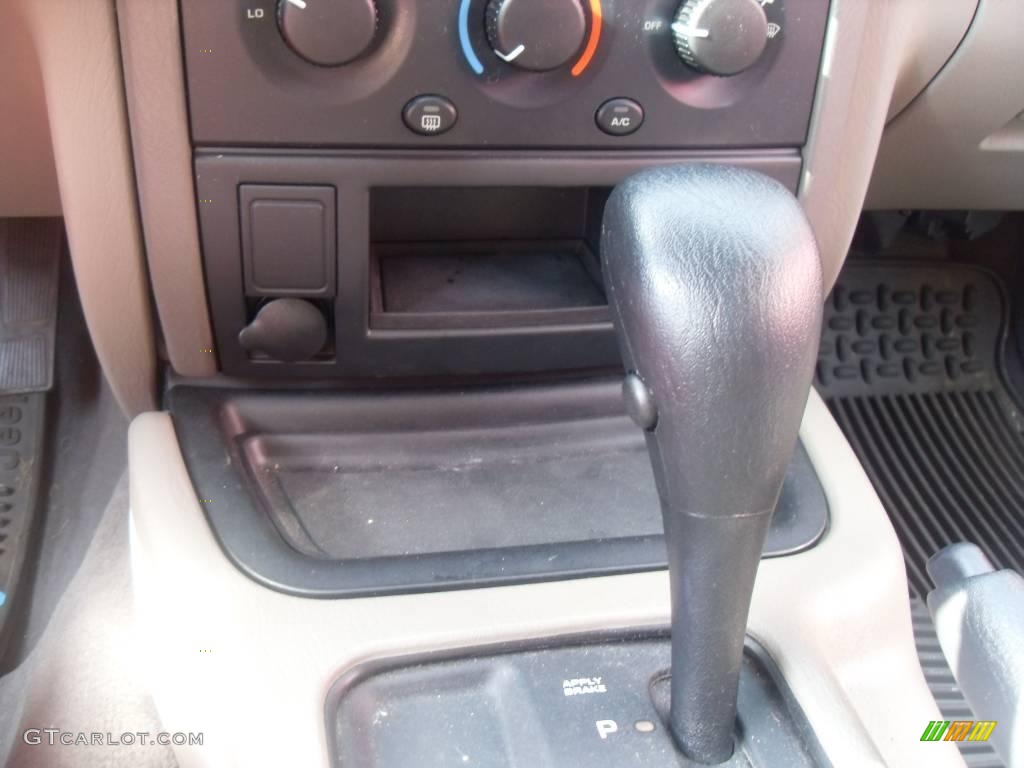 2004 Grand Cherokee Laredo - Bright Silver Metallic / Dark Slate Gray photo #16