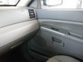 Stone White - Grand Cherokee Laredo Photo No. 16