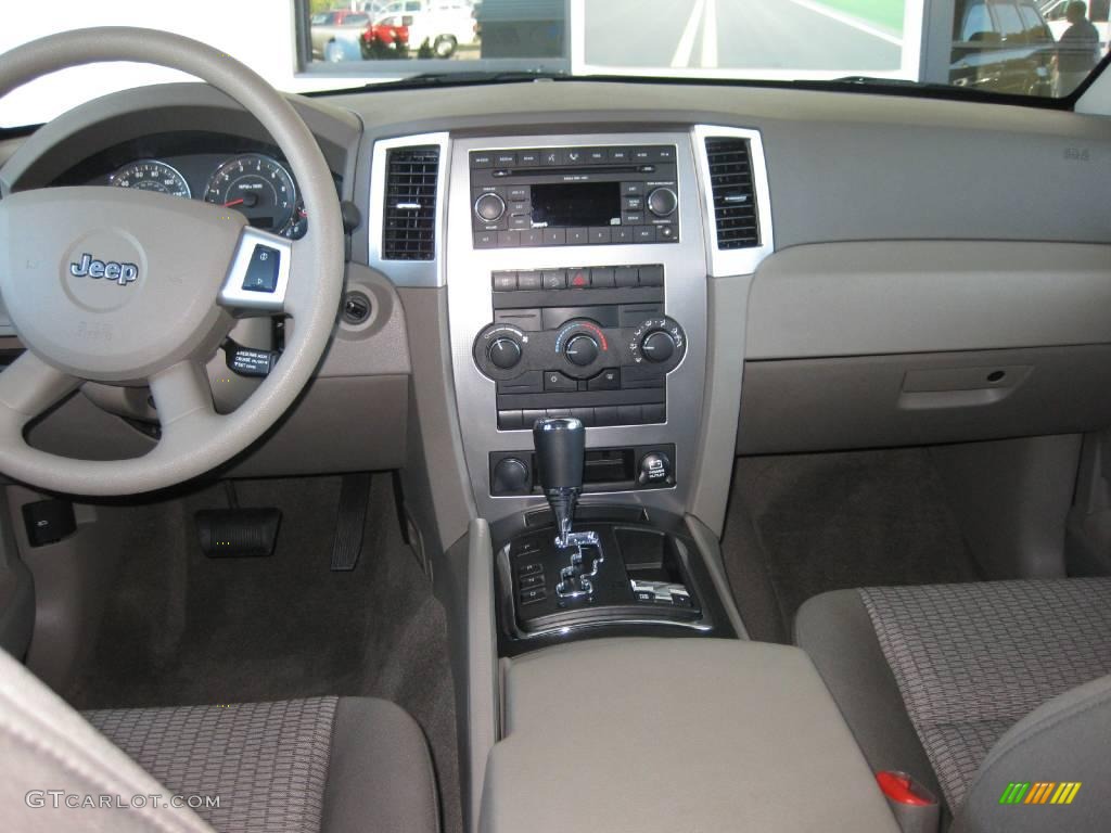 2008 Grand Cherokee Laredo 4x4 - Jeep Green Metallic / Khaki photo #11