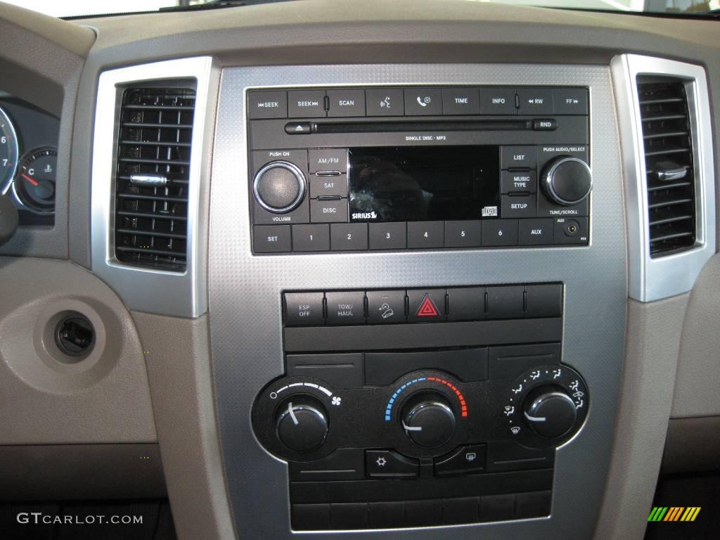 2008 Grand Cherokee Laredo 4x4 - Jeep Green Metallic / Khaki photo #12