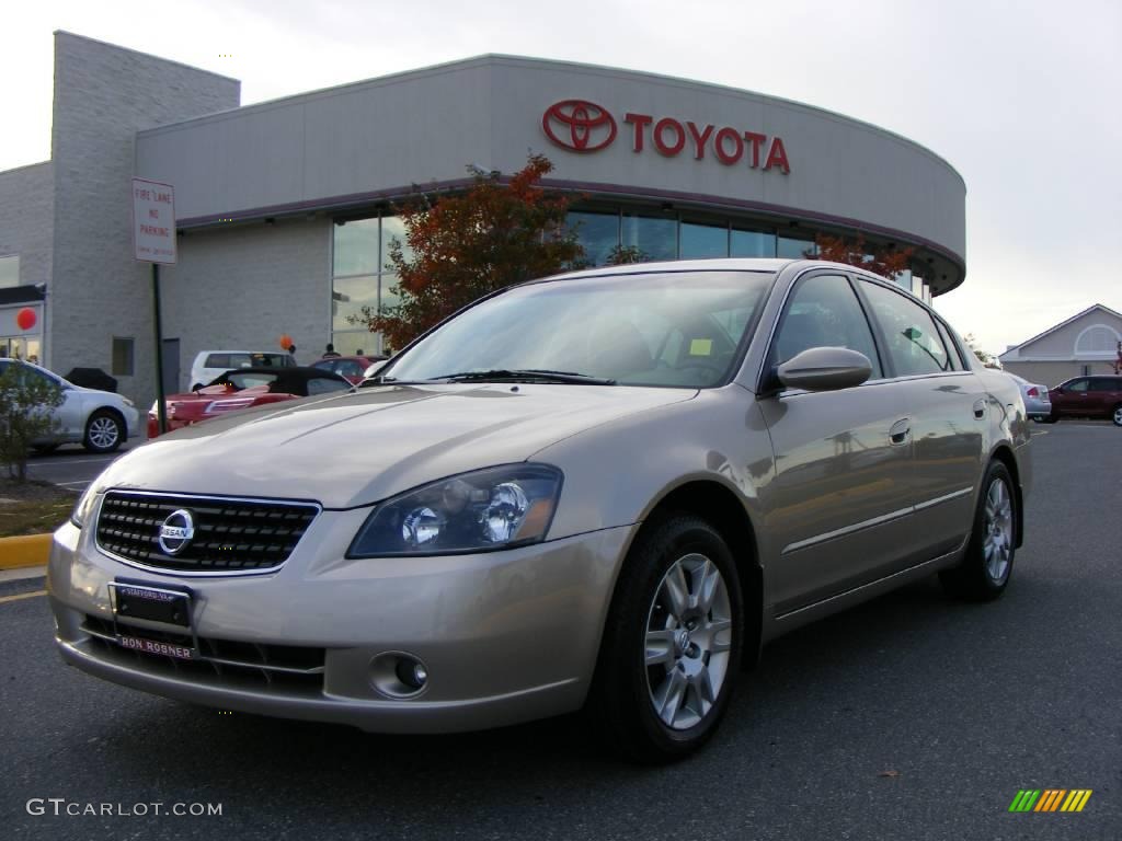 Coral Sand Metallic Nissan Altima