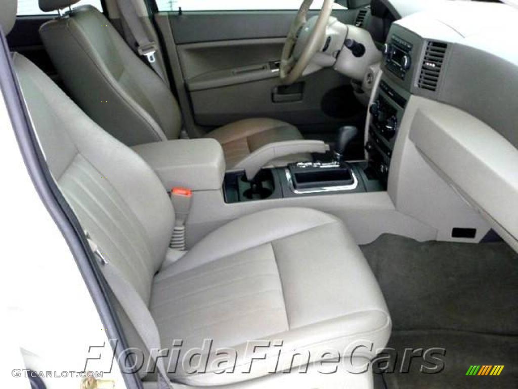 2006 Grand Cherokee Laredo - Stone White / Medium Slate Gray photo #14