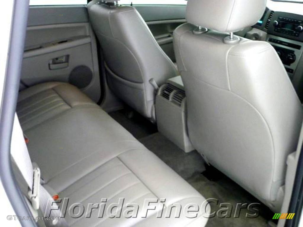2006 Grand Cherokee Laredo - Stone White / Medium Slate Gray photo #16
