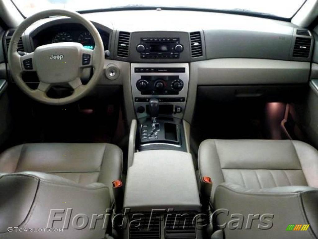 2006 Grand Cherokee Laredo - Stone White / Medium Slate Gray photo #17
