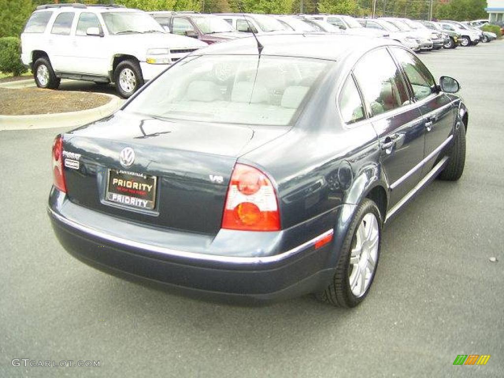 2005 Passat GLX Sedan - Blue Graphite Metallic / Grey photo #4