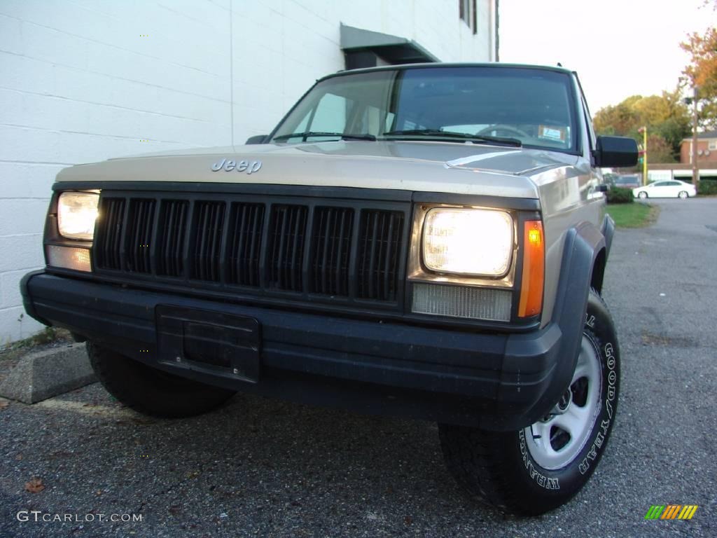 1994 Cherokee Sport 4x4 - Light Champagne Beige Metallic / Beige photo #1