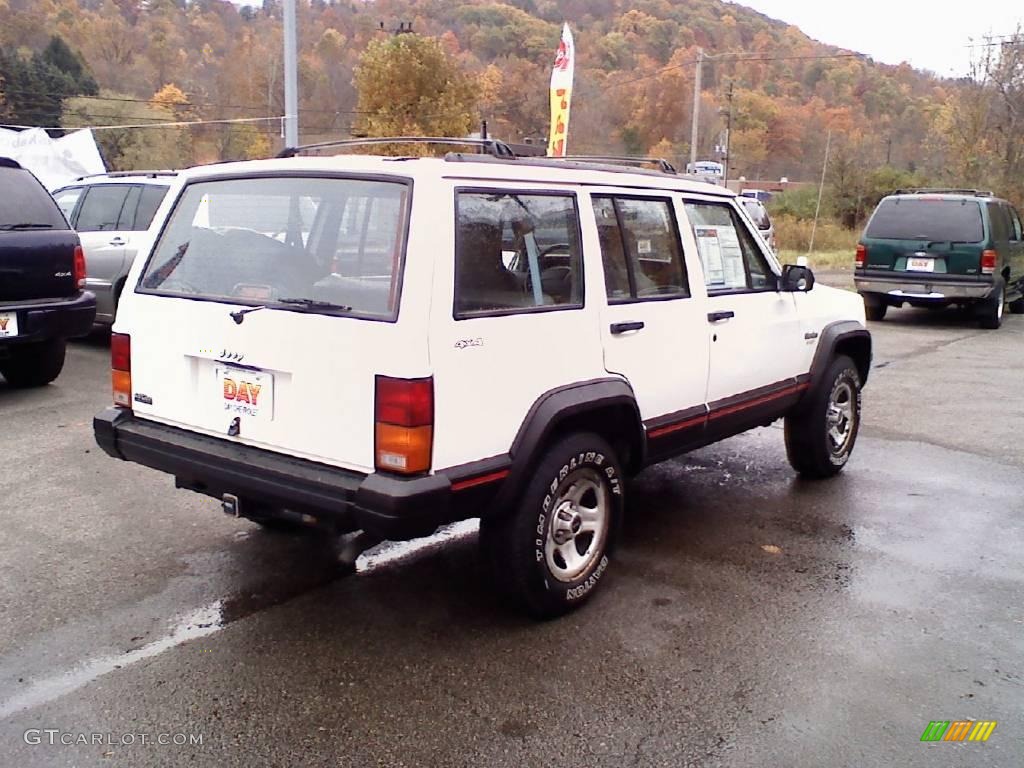 Jeep cherokee sport white #4