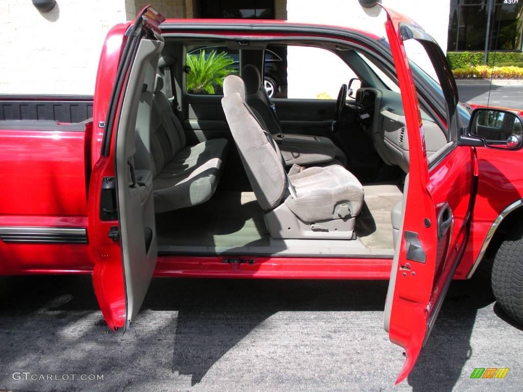 2000 Silverado 1500 LS Extended Cab - Victory Red / Graphite photo #17