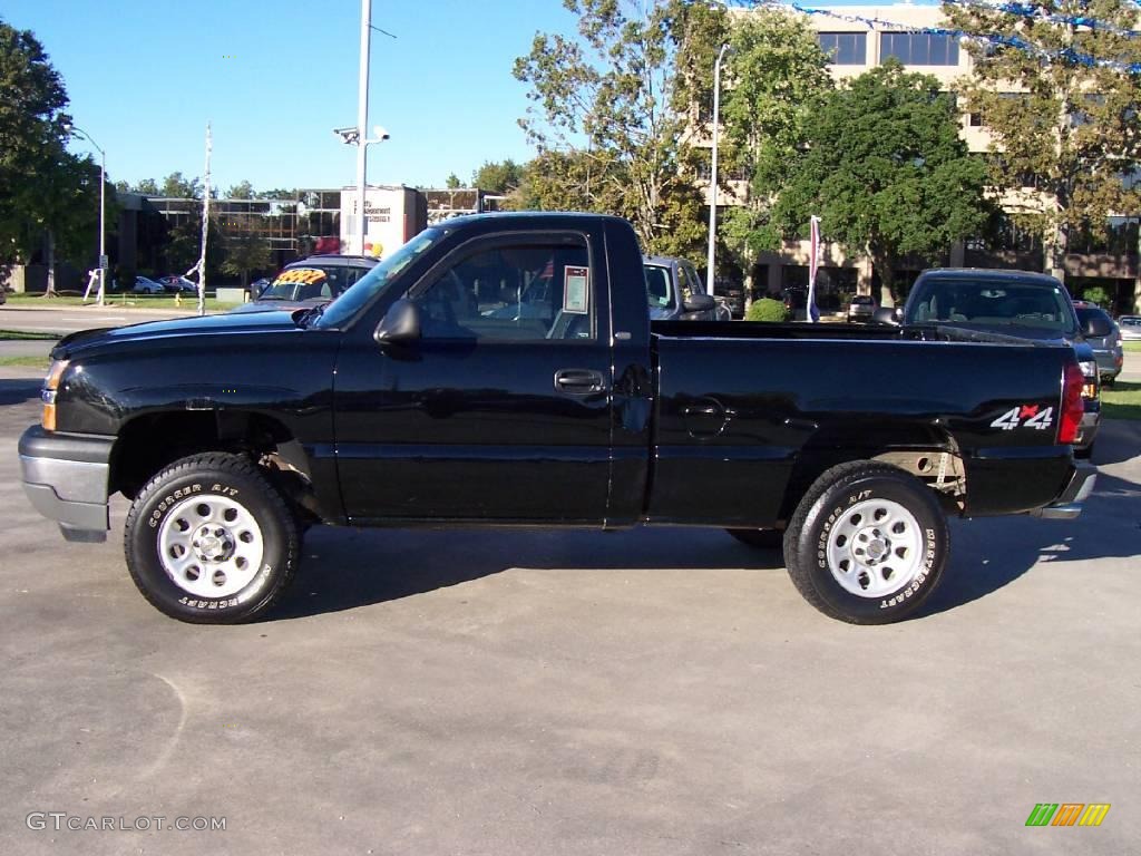 2005 Silverado 1500 Regular Cab 4x4 - Black / Medium Gray photo #2