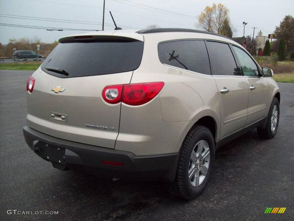 2010 Traverse LT - Gold Mist Metallic / Cashmere photo #3