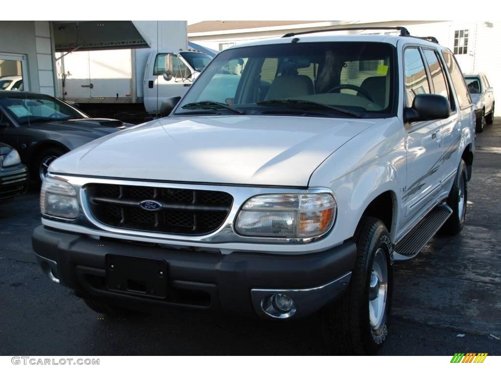 2001 Explorer XLT 4x4 - Oxford White / Medium Prairie Tan photo #2