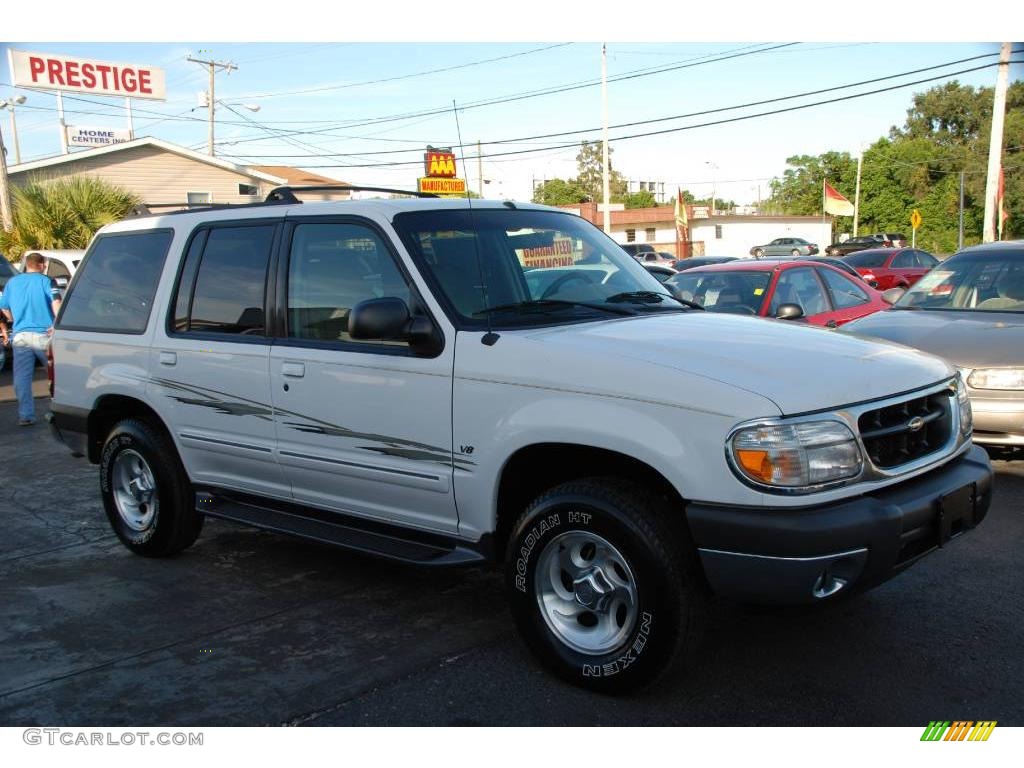 2001 Explorer XLT 4x4 - Oxford White / Medium Prairie Tan photo #4