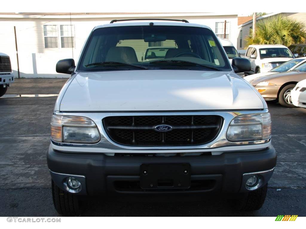 2001 Explorer XLT 4x4 - Oxford White / Medium Prairie Tan photo #5