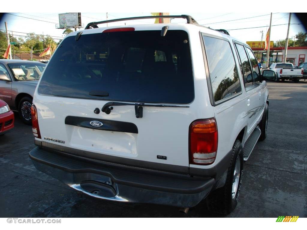 2001 Explorer XLT 4x4 - Oxford White / Medium Prairie Tan photo #8