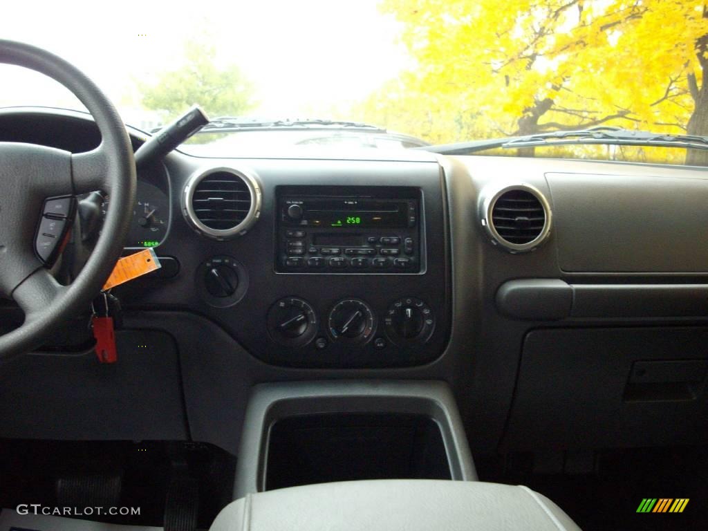 2003 Expedition XLT 4x4 - Silver Birch Metallic / Flint Grey photo #7