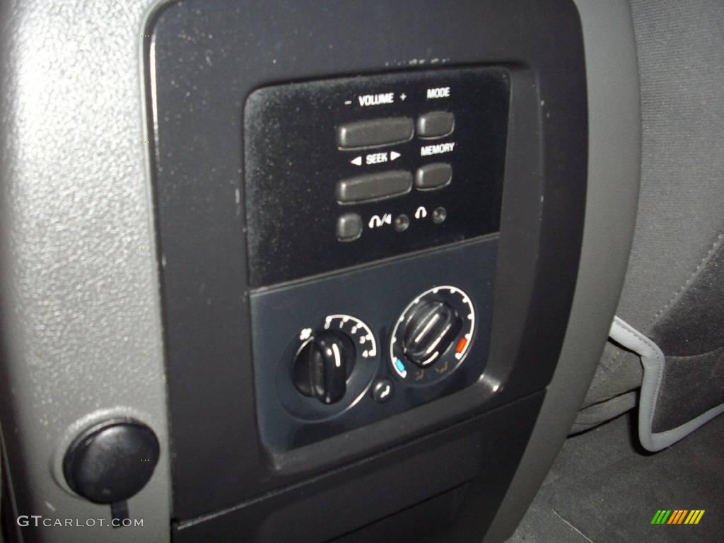 2003 Expedition XLT 4x4 - Silver Birch Metallic / Flint Grey photo #9