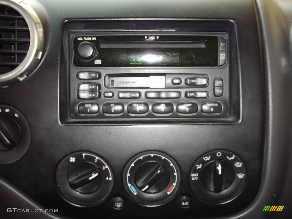 2003 Expedition XLT 4x4 - Silver Birch Metallic / Flint Grey photo #16