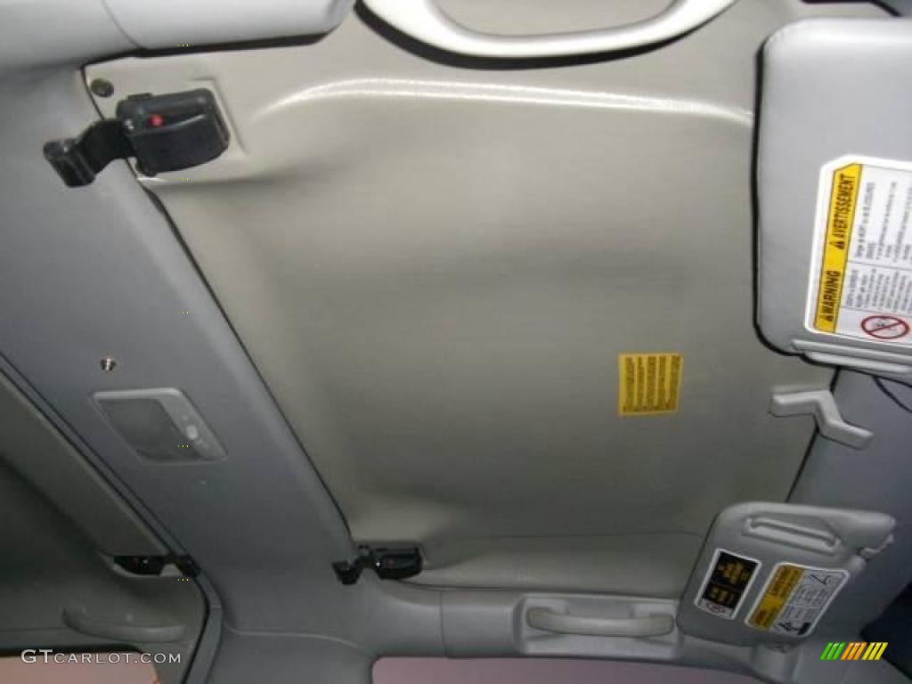 2002 Tracker 4WD Convertible - Wildfire Red / Medium Gray photo #26