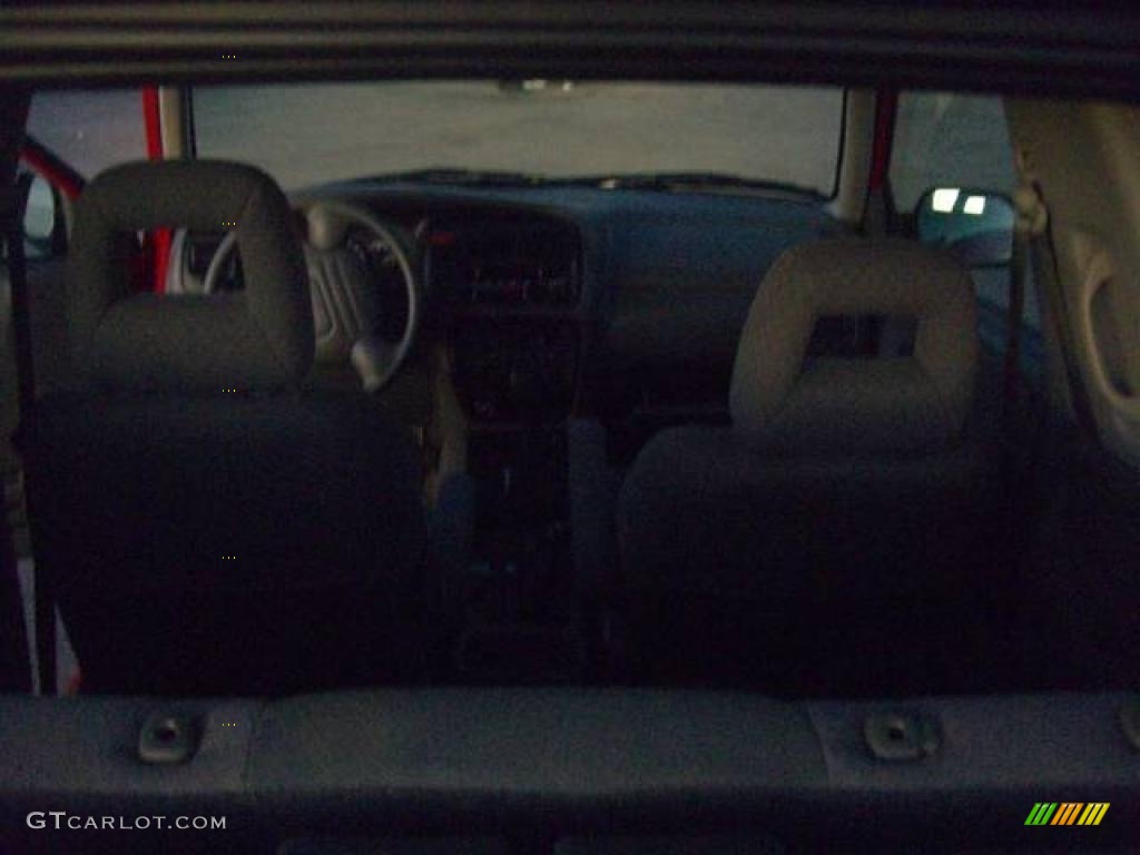 2002 Tracker 4WD Convertible - Wildfire Red / Medium Gray photo #33