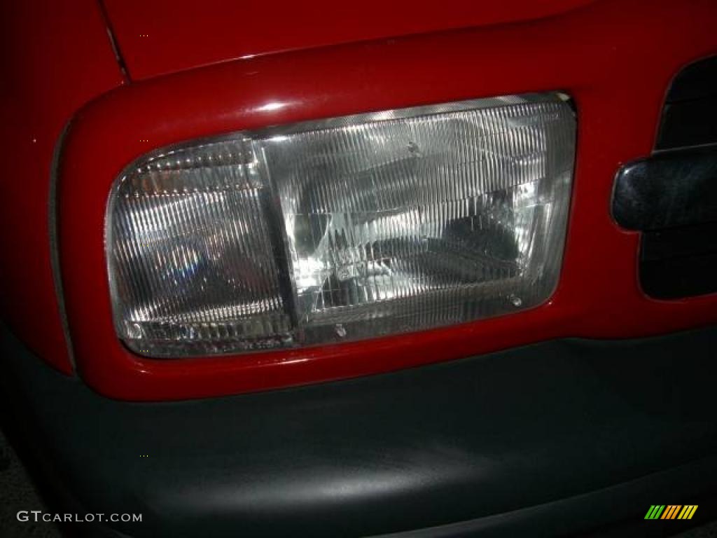 2002 Tracker 4WD Convertible - Wildfire Red / Medium Gray photo #48