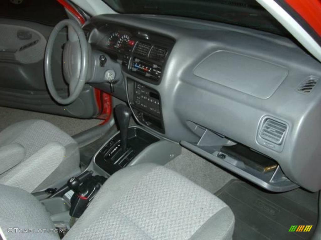 2002 Tracker 4WD Convertible - Wildfire Red / Medium Gray photo #57