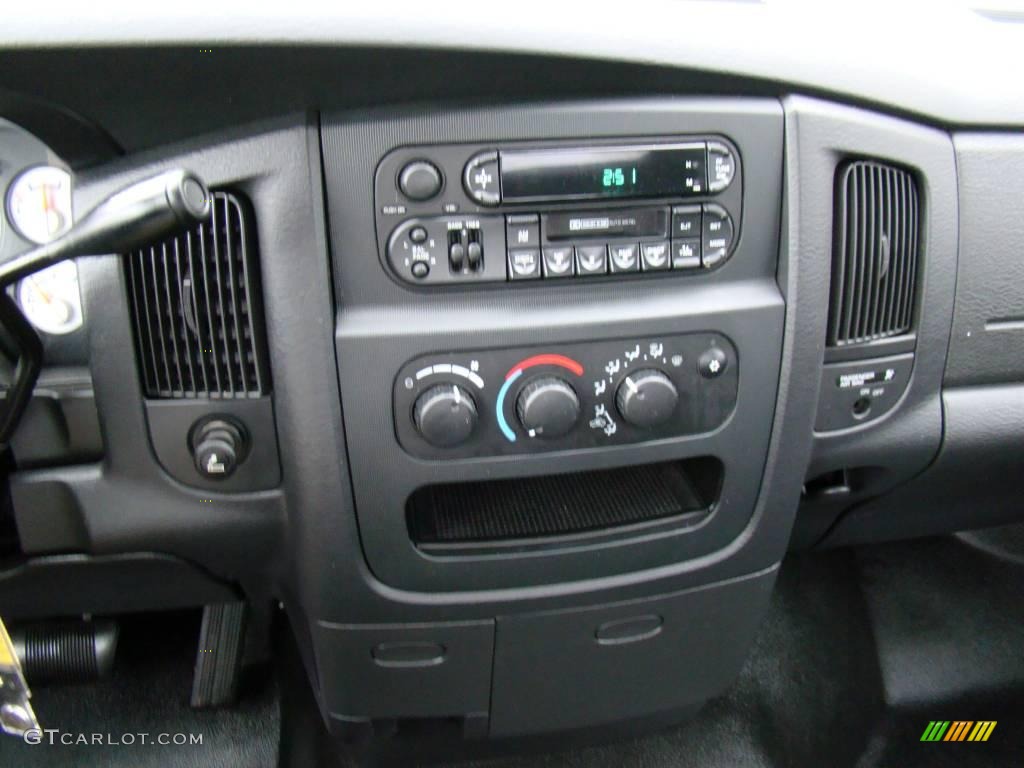 2004 Ram 1500 ST Regular Cab - Bright White / Dark Slate Gray photo #13