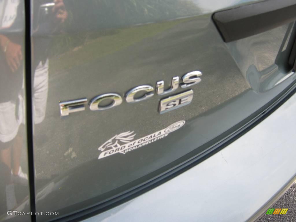 2005 Focus ZX5 SE Hatchback - Light Tundra Metallic / Charcoal/Charcoal photo #10
