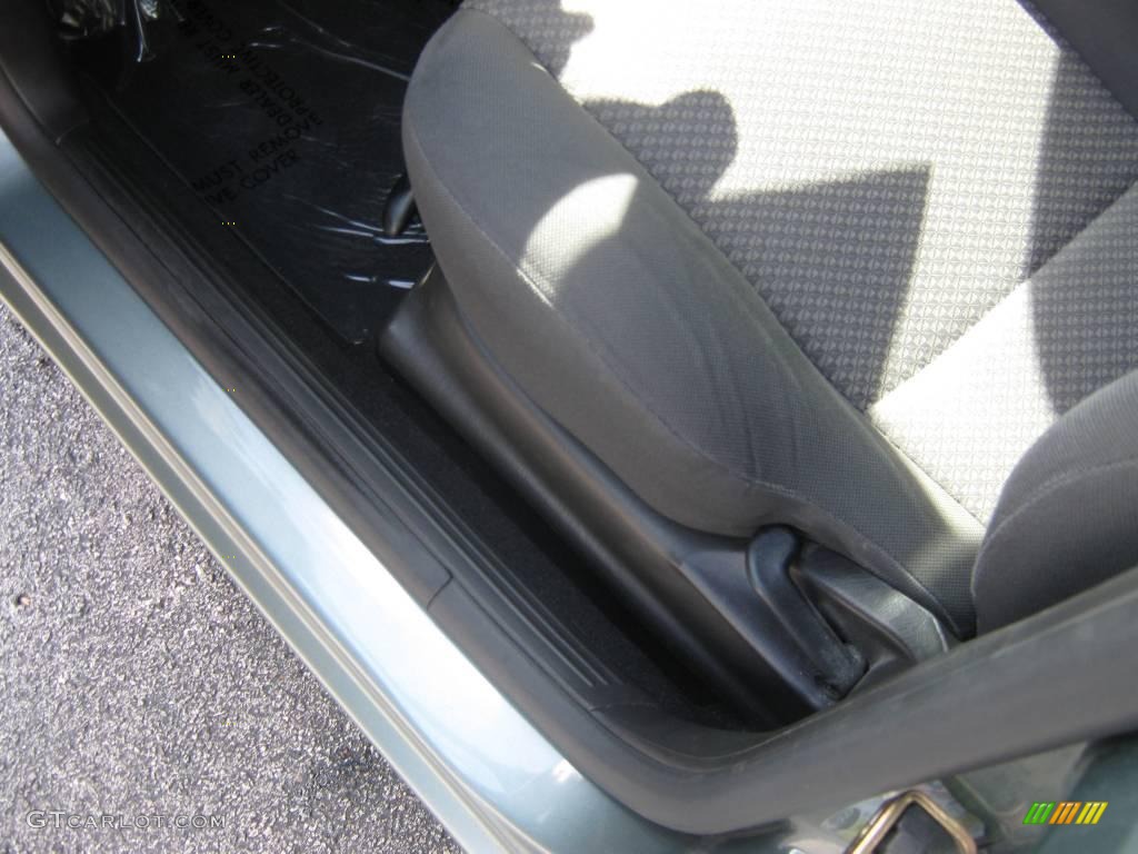 2005 Focus ZX5 SE Hatchback - Light Tundra Metallic / Charcoal/Charcoal photo #15