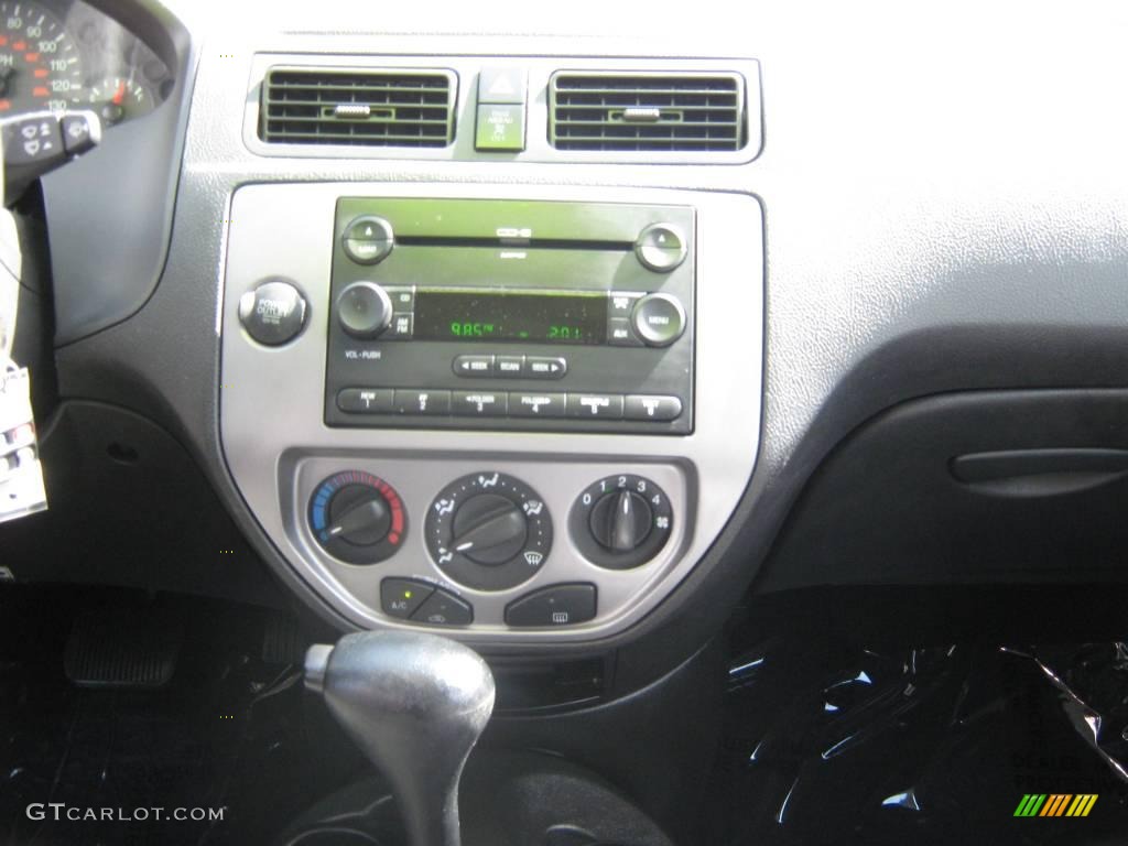 2005 Focus ZX5 SE Hatchback - Light Tundra Metallic / Charcoal/Charcoal photo #24