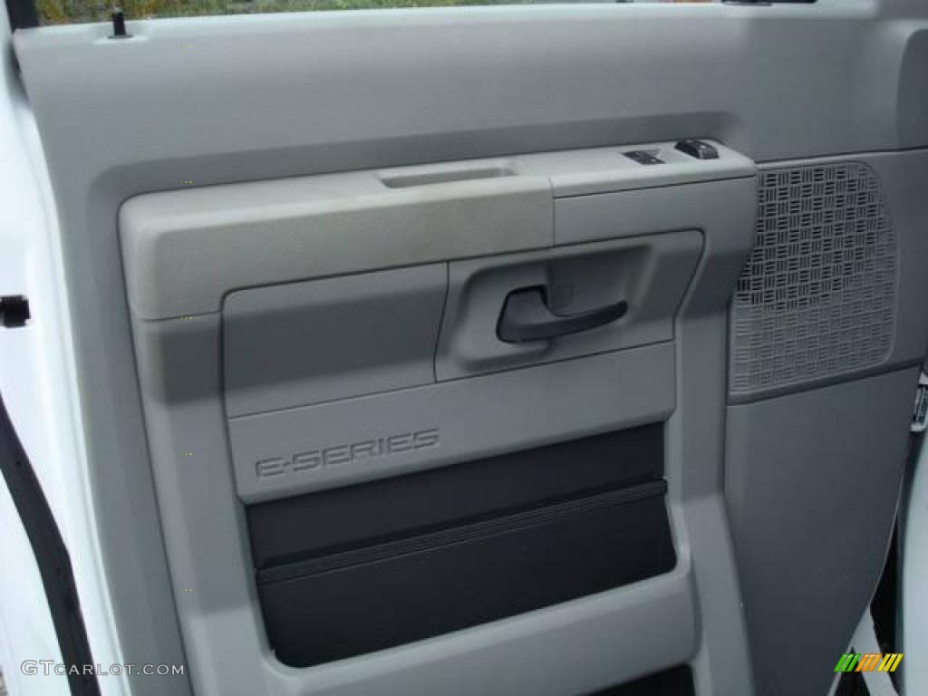 2009 E Series Van E350 Super Duty XLT Passenger - Oxford White / Medium Flint photo #17