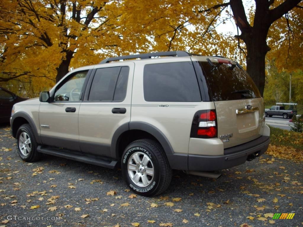 2006 Explorer XLT 4x4 - Pueblo Gold Metallic / Camel photo #3