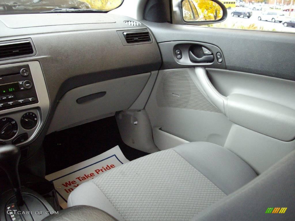 2007 Focus ZX5 SE Hatchback - CD Silver Metallic / Charcoal/Light Flint photo #14