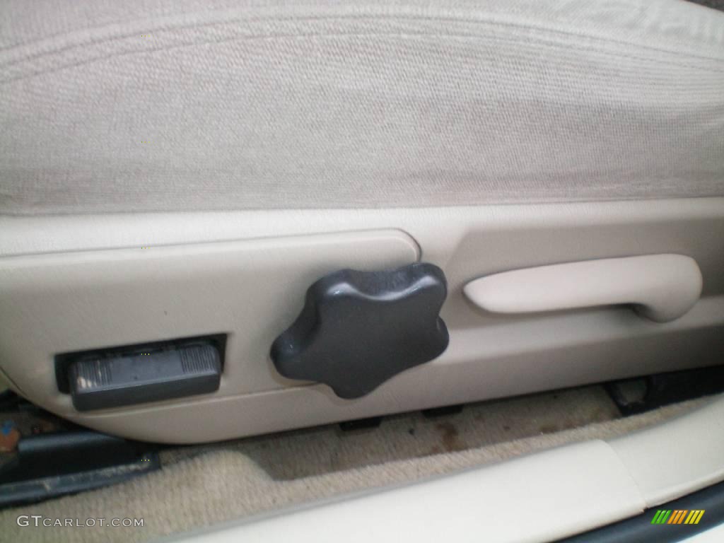 2004 Impala  - Sandstone Metallic / Neutral Beige photo #3