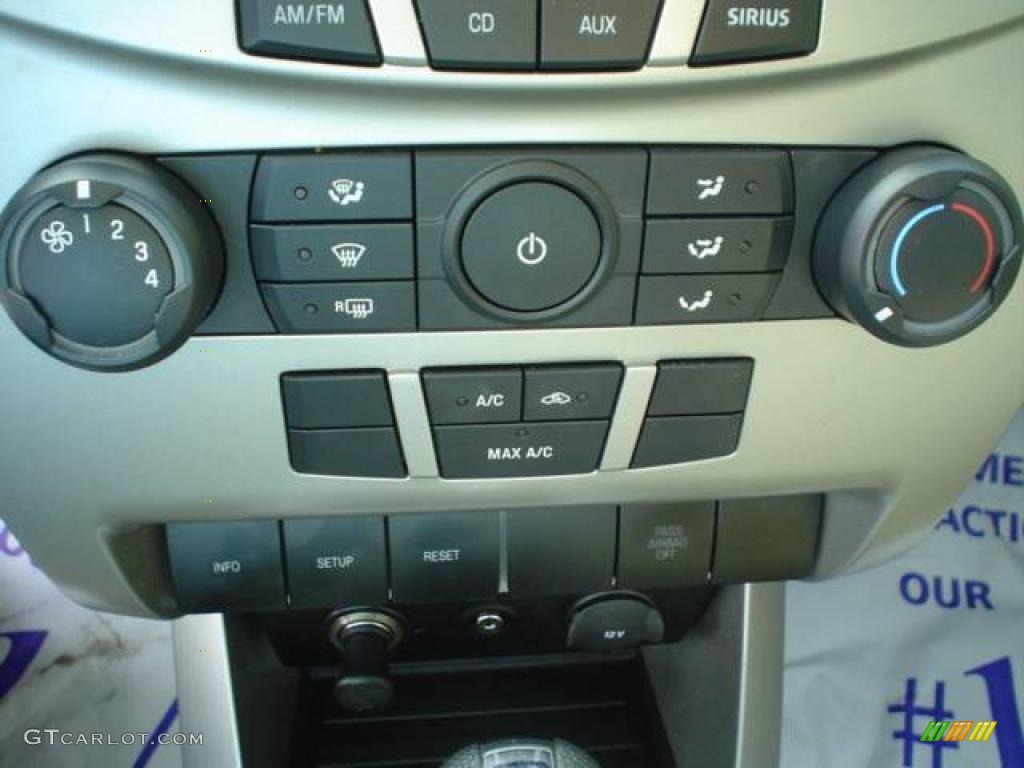 2009 Focus SE Sedan - Light Ice Blue Metallic / Medium Stone photo #24