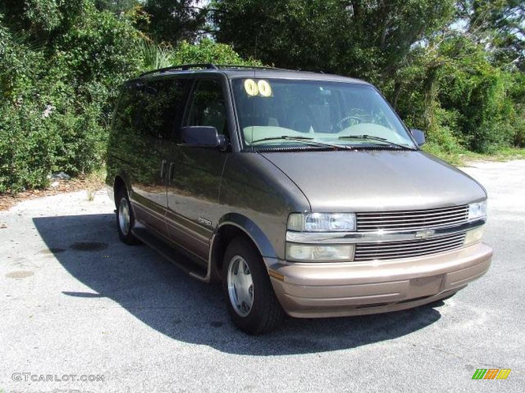 2000 Astro LS Passenger Van - Medium Bronzemist Metallic / Neutral photo #3