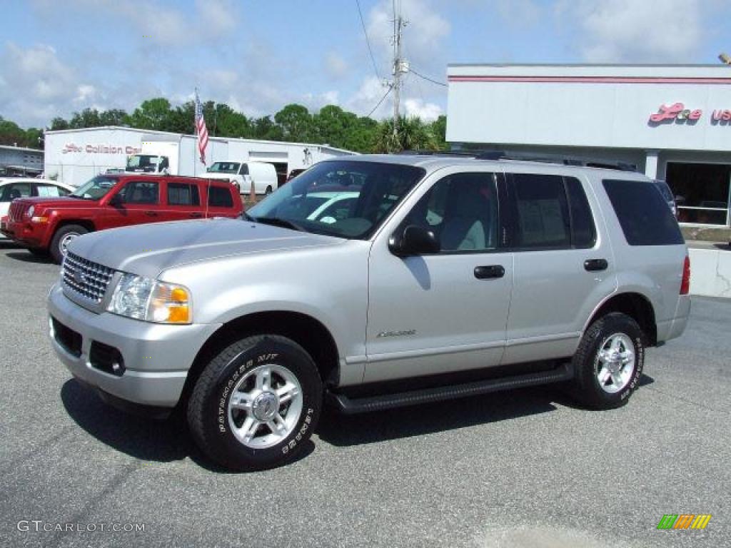 Silver Birch Metallic Ford Explorer