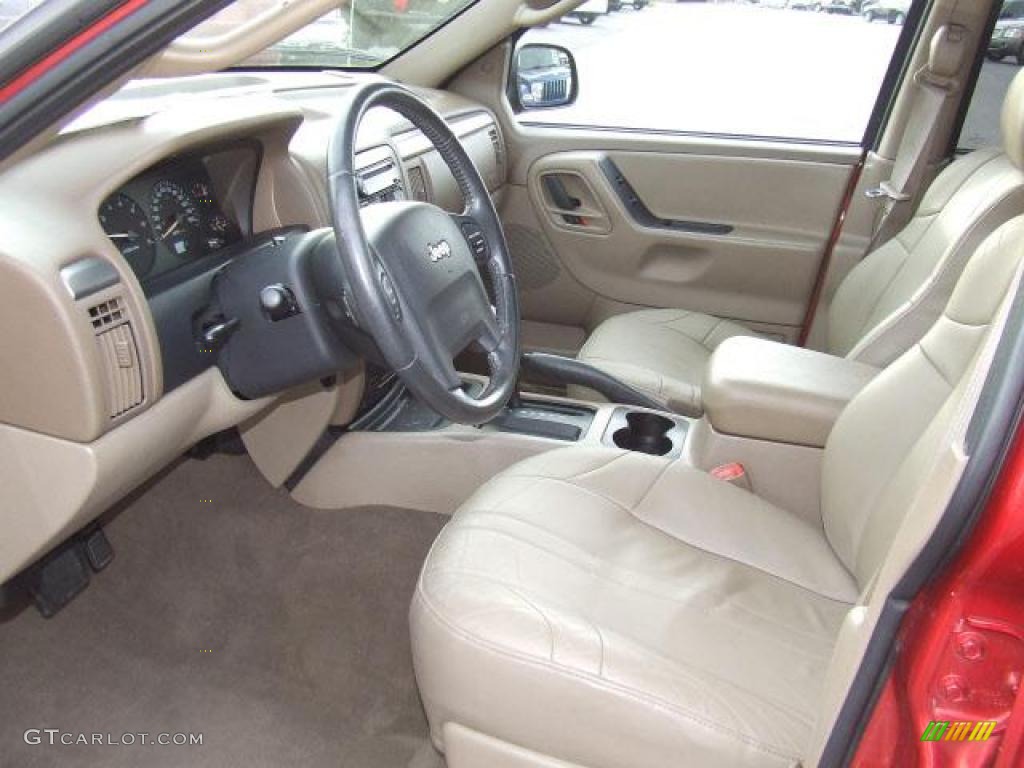 2004 Grand Cherokee Laredo - Inferno Red Pearl / Taupe photo #7