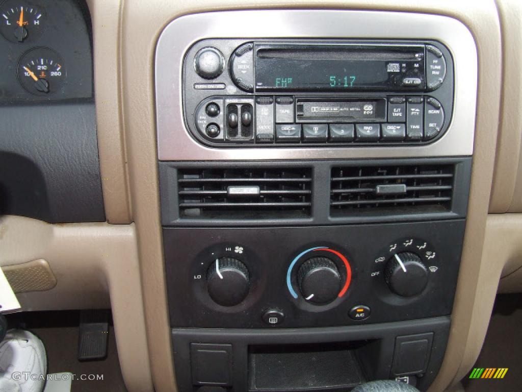2004 Grand Cherokee Laredo - Inferno Red Pearl / Taupe photo #9