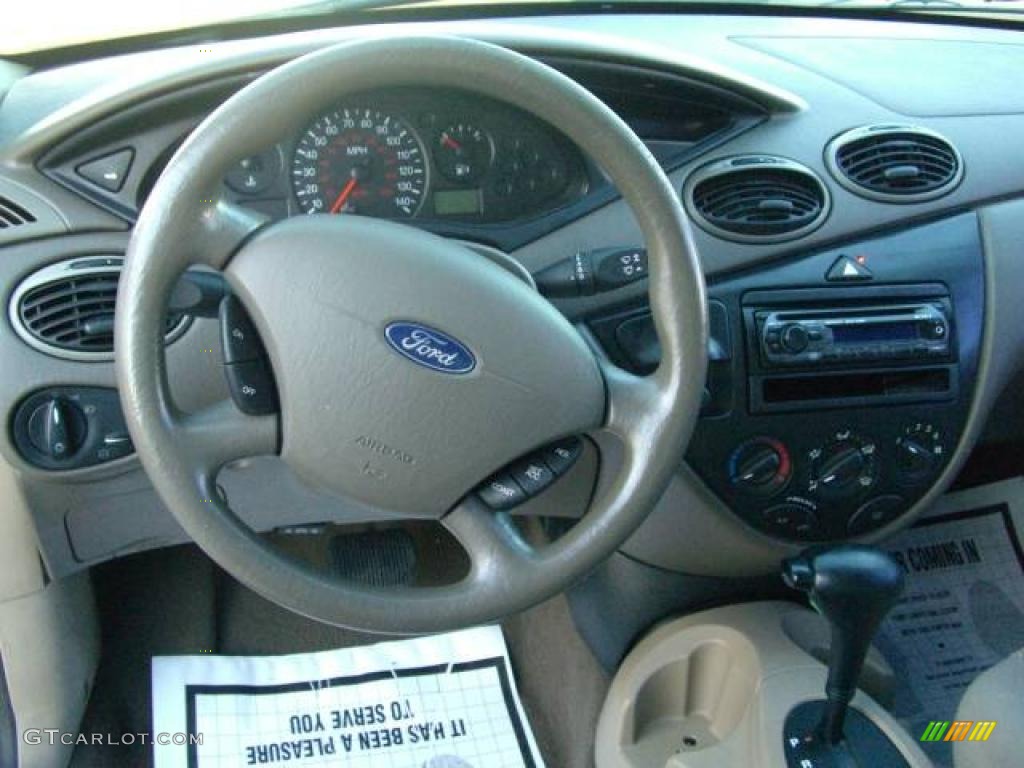 2004 Focus SE Sedan - Arizona Beige Metallic / Medium Parchment photo #7