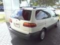 2000 Super White Toyota Sienna LE  photo #17