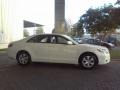 Super White - Camry CE Photo No. 17