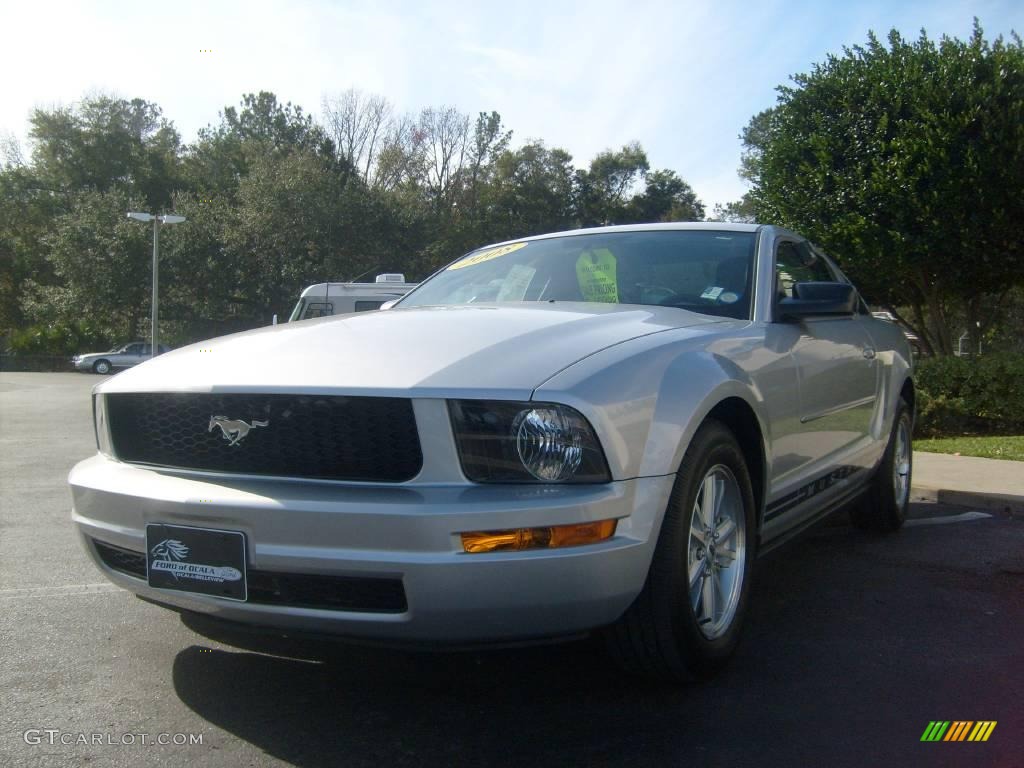 2008 Mustang V6 Deluxe Coupe - Brilliant Silver Metallic / Light Graphite photo #7