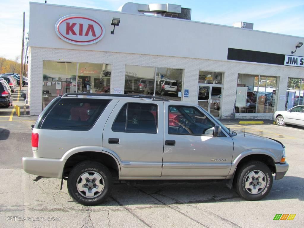 2004 Blazer LS 4x4 - Light Pewter Metallic / Medium Gray photo #2