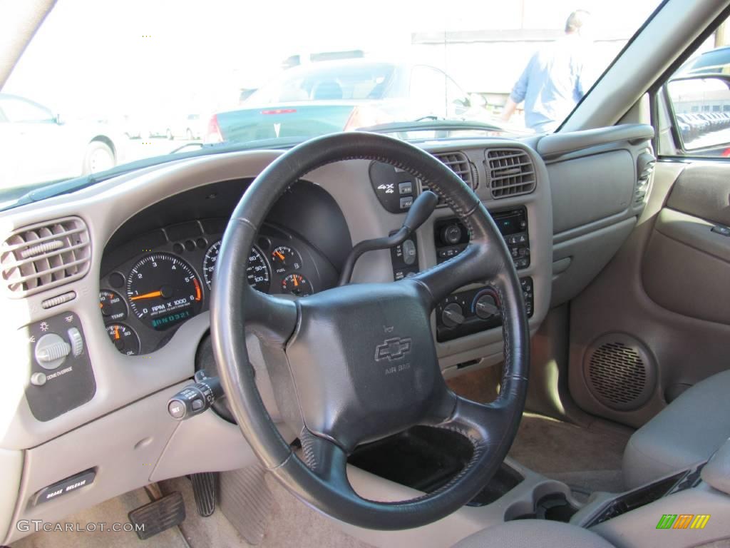 2004 Blazer LS 4x4 - Light Pewter Metallic / Medium Gray photo #8